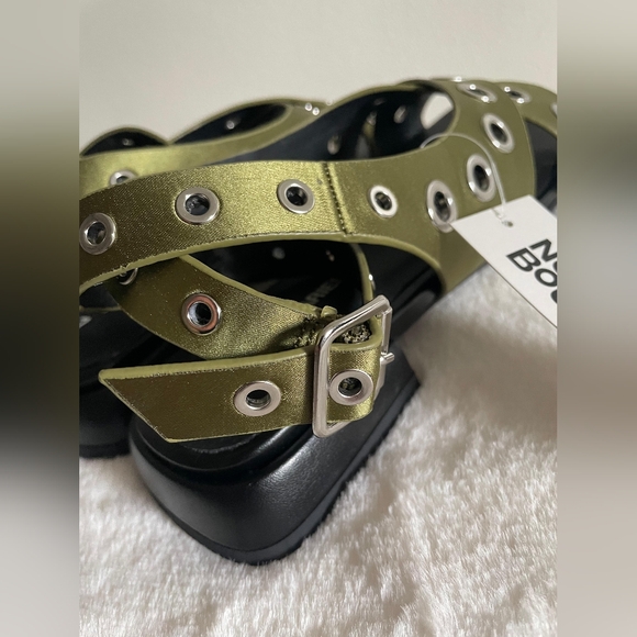 No Boundaries Olive Green Sandals - Picture 5 of 8